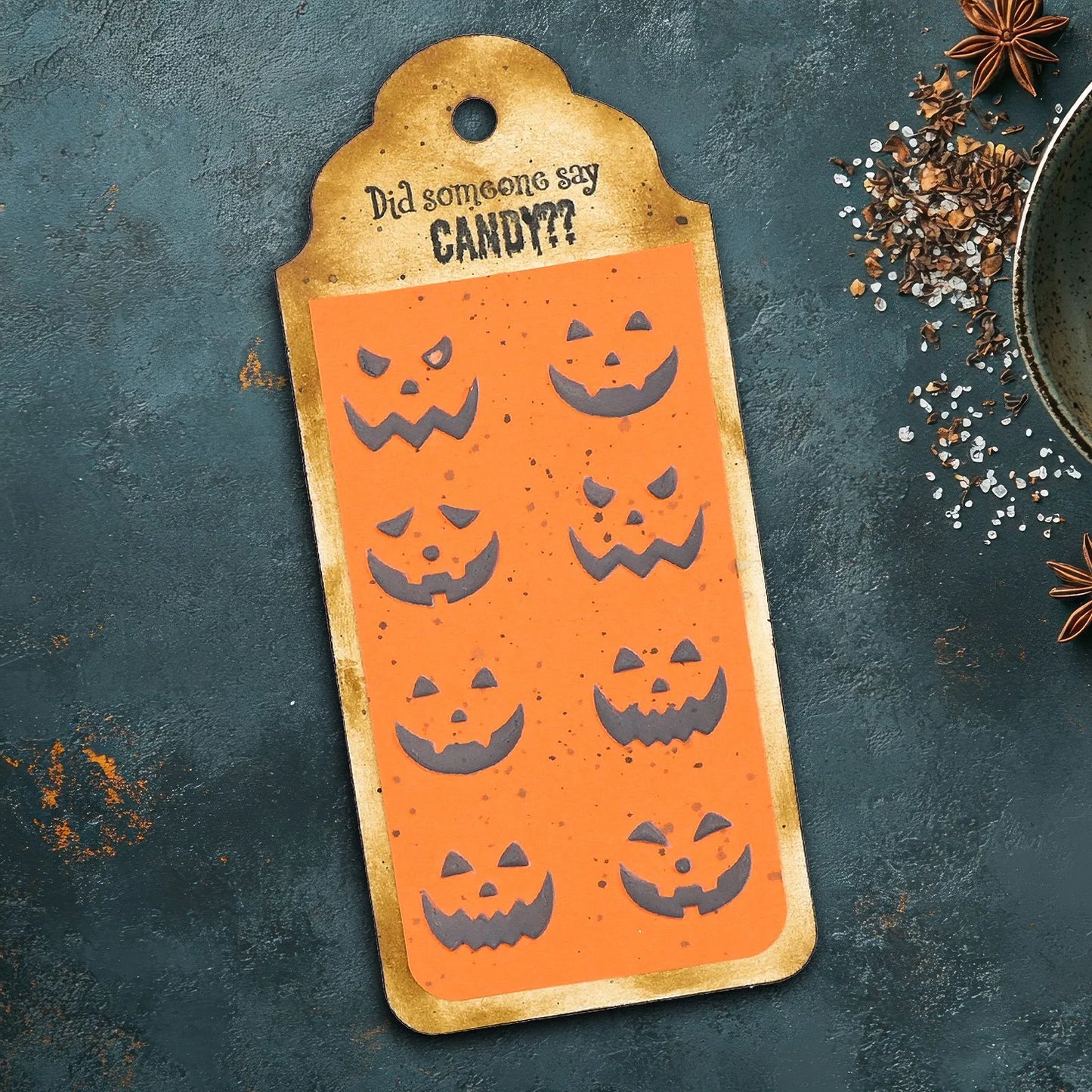 Vaessen Creative - Pumpkin Faces Pattern Embossing Folder