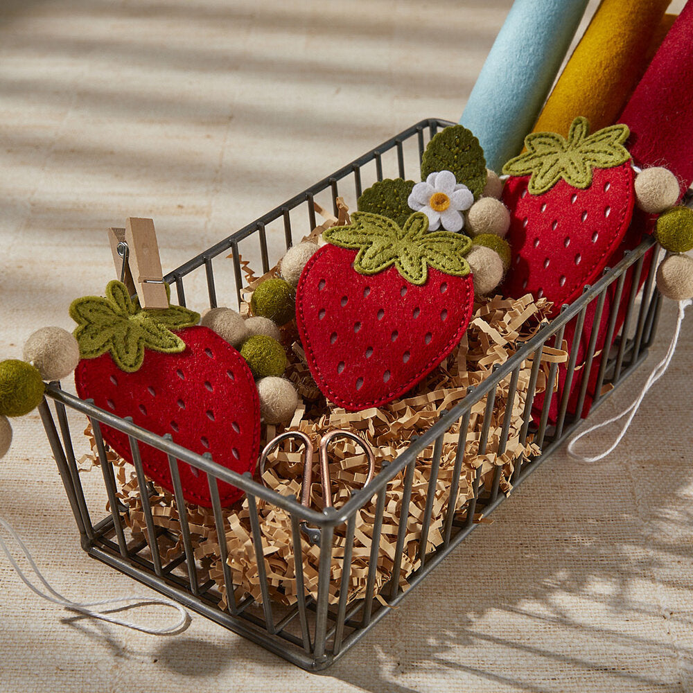 Spellbinders - Summer Felt Stitch & Create Etched Dies Berry Blossom