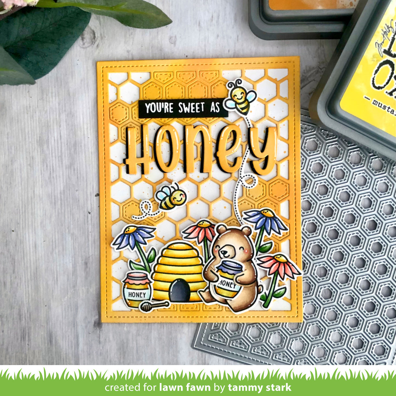 Lawn Fawn - Honeycomb Backdrop