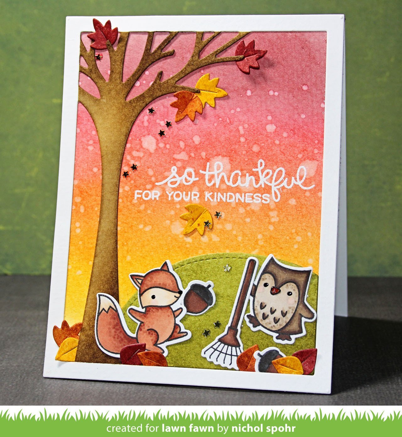 Lawn Fawn - Leafy Tree Backdrop: Portrait